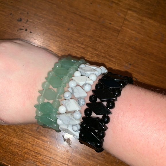 Bundle of 3 stone bracelets - Picture 2 of 5